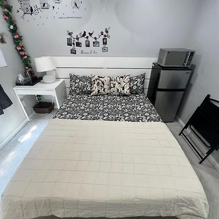 Private, Secure, Immaculate & Cozy Room Brampton Exterior photo