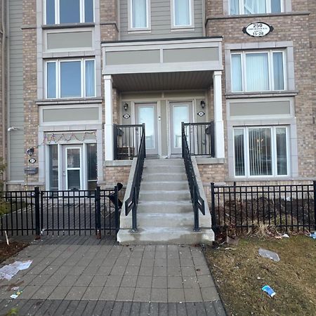 Private, Secure, Immaculate & Cozy Room Brampton Exterior photo